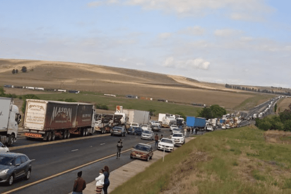 Disgruntled Truckers Threaten ‘National Shutdown’ from 30 April